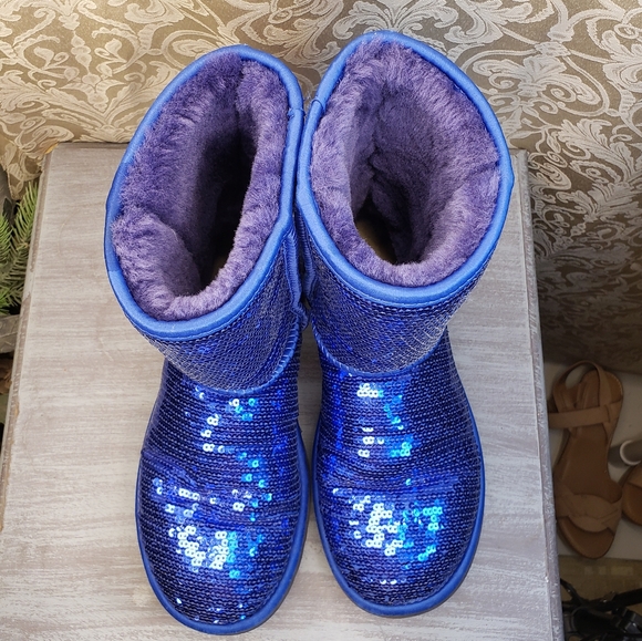 Ugg Australia Blue-Sequined Boots with Sheepskin Lining Women's size 6. - Picture 14 of 16